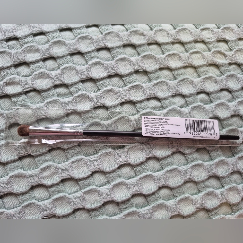 Morphe (M152) Medium Chisel Fluff Brush